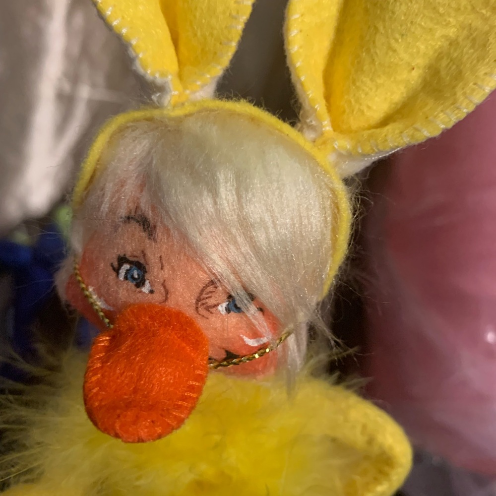 Yellow Bunny Figurine with Purple Egg Annalee - Picture 3 of 8